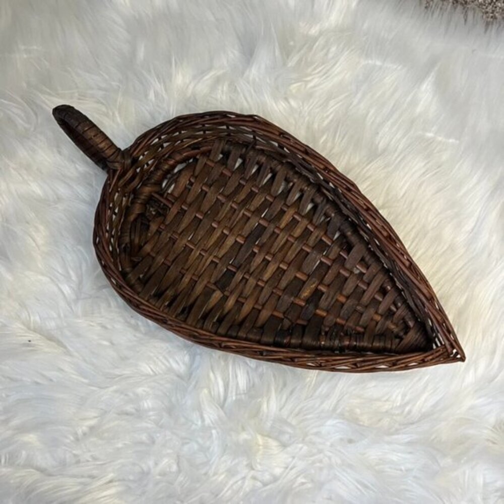 Wicker Leaf Basket Decor